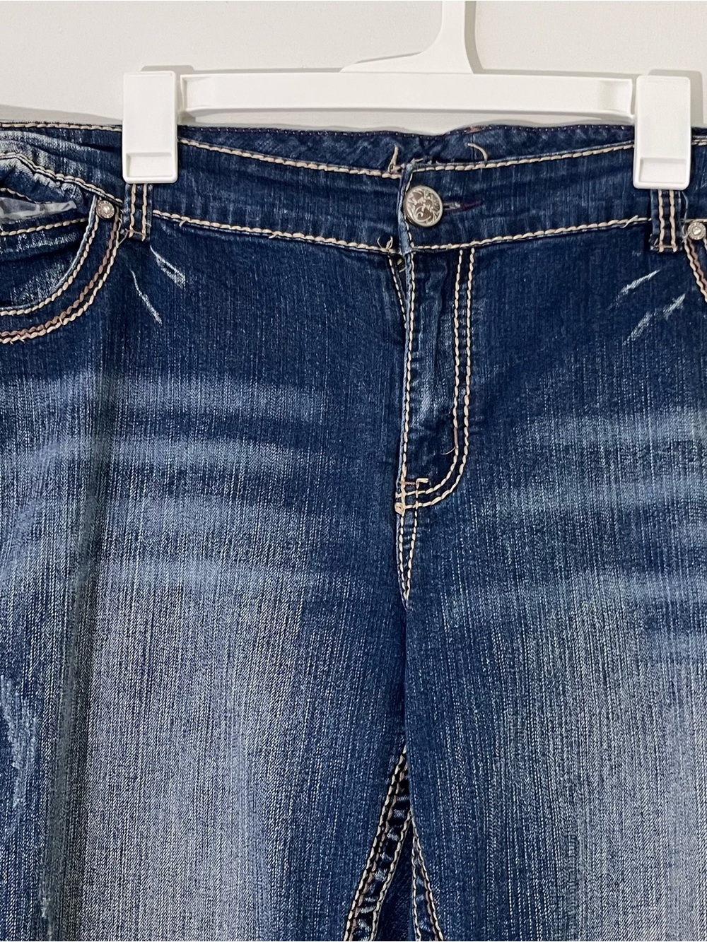 Ariya  Women’s Dark Wash Bootcut Jean Blue with whiskering contrast stitching 3X - Picture 3 of 13